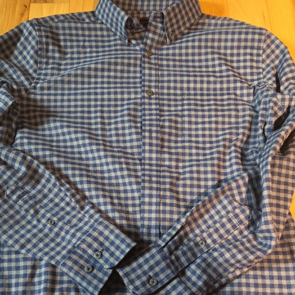 Untuckit Button Down Large - image 1